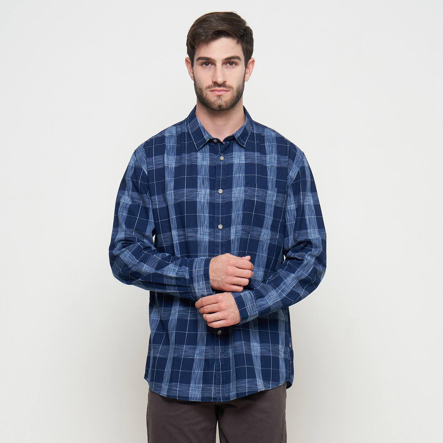 Kemeja Kotak Pria Lengan Panjang Reguler Fit BBAC376M1123